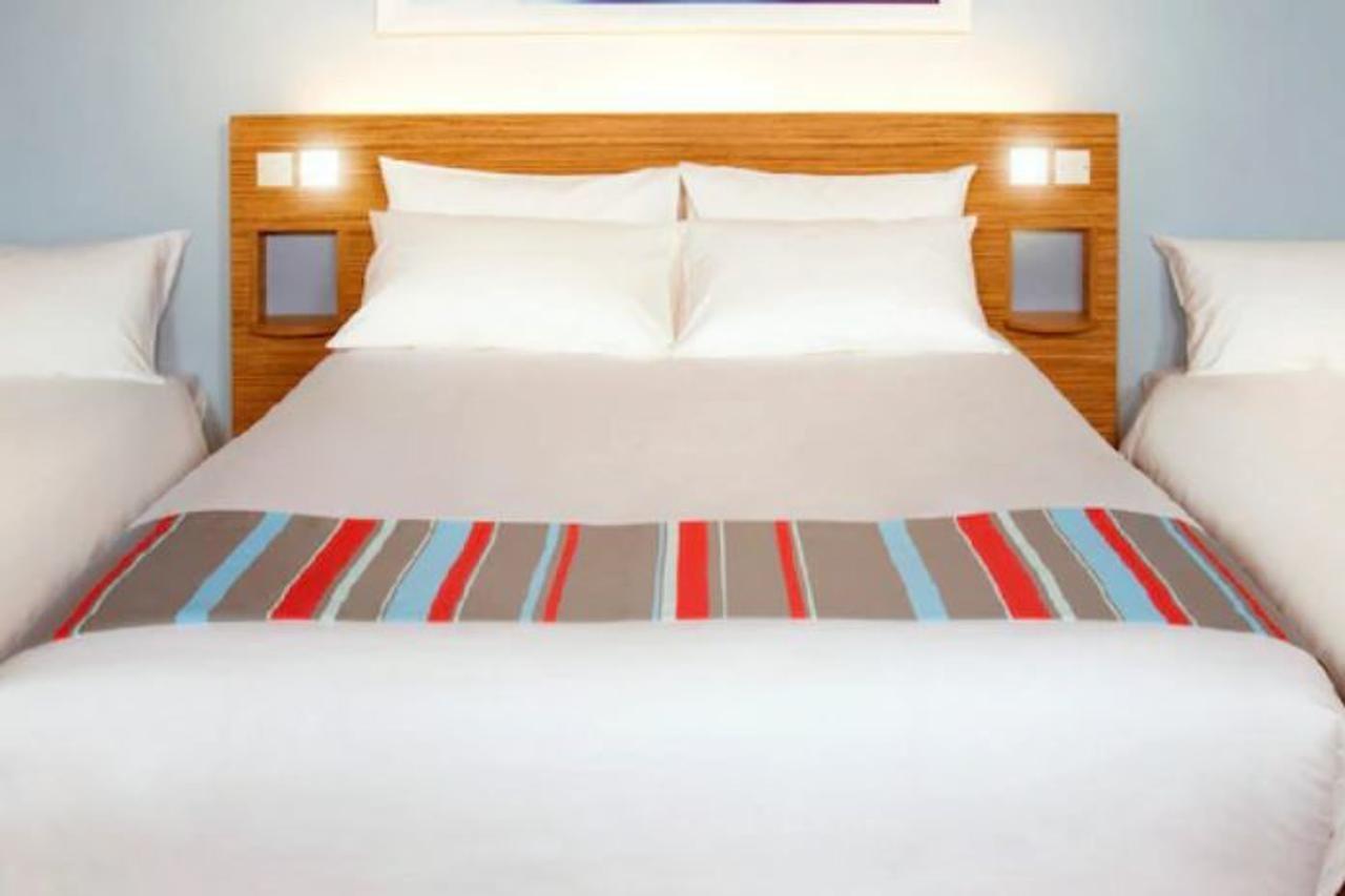 แทรเวลลอดจ์ แบรคเนล Hotel แบล็กเนลล์ ภายนอก รูปภาพ